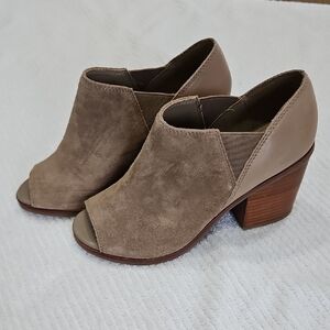 Aldo Elegant Tan Women's Peep-Toe Heels!!